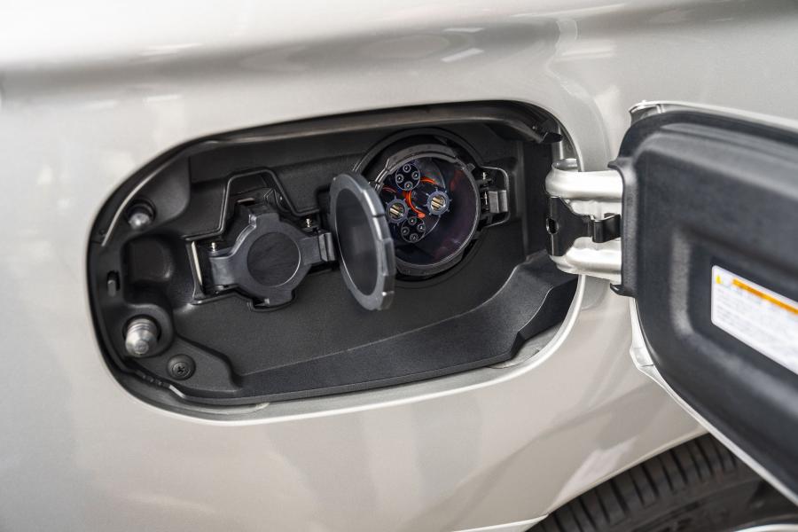 Детали экстерьера Mitsubishi Outlander PHEV 2018 года  (NA) (фото 29 из 41)